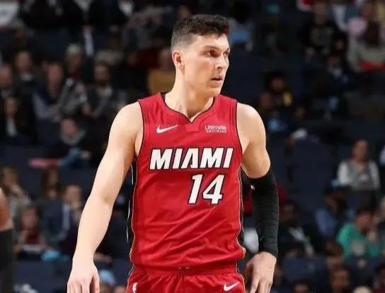 c罗贫民窟走出来的巨星,从巴西贫民窟到世界冠军