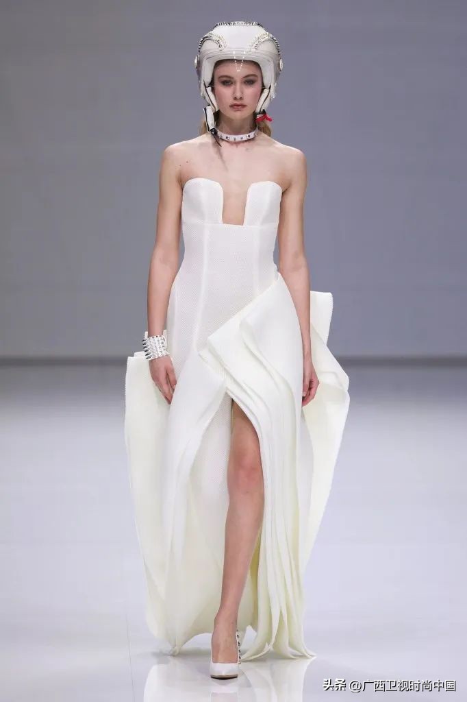 2019春款机车皮衣搭配图,小个子秋冬机车皮衣穿搭