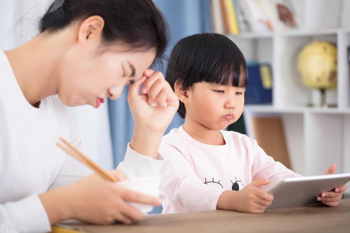 喂养不当导致宝宝不爱吃饭怎么办,8个月小孩吃饭不香如何调理