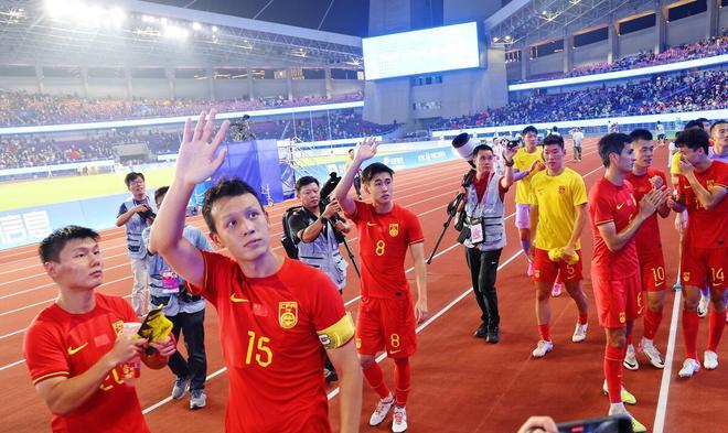 中国男足对阵韩国男足现场直播,现场直播中国男足对阵韩国的比赛