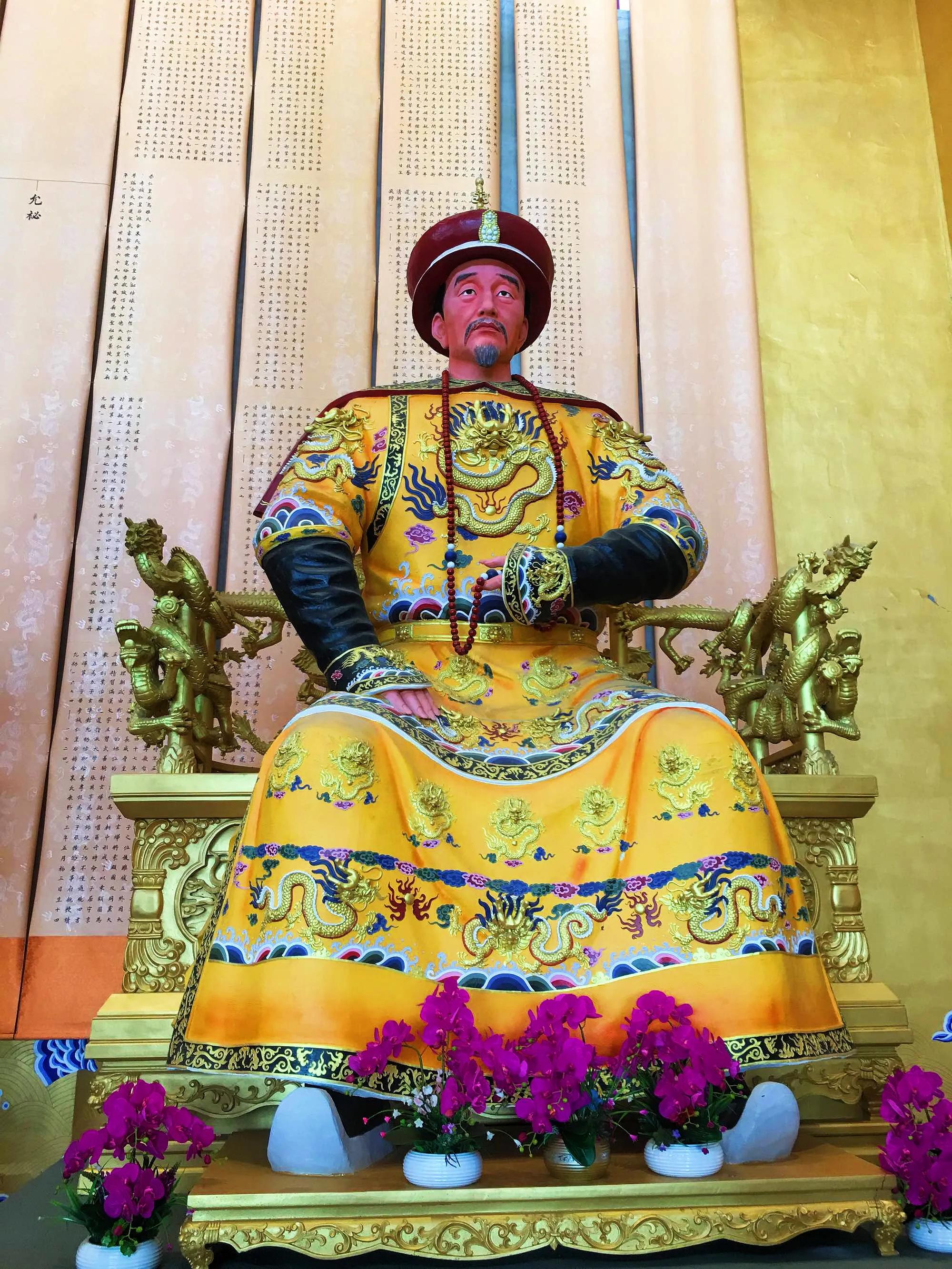 爱新觉罗后代在满族地位,为什么爱新觉罗是满清皇族