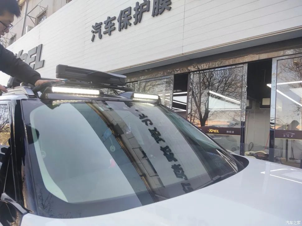 路虎发现5加装前探照灯,路虎发现五大灯测试