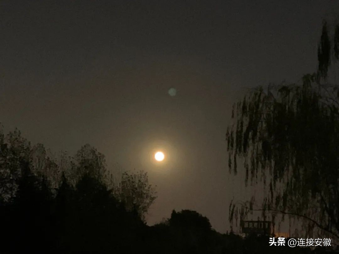 抬头看中秋十五的月亮,中秋的月亮是什么样子的