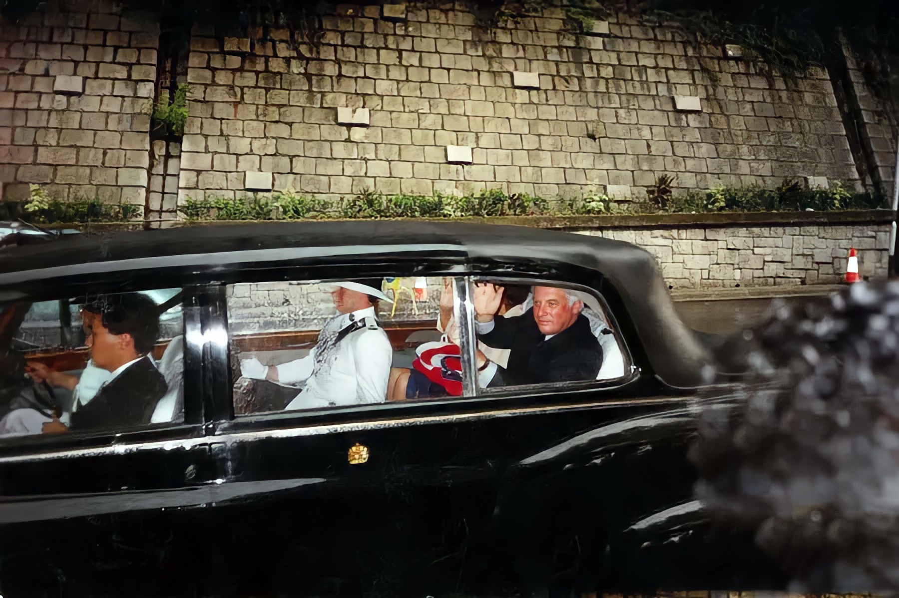 香港回归大英帝国最后的日落,香港回归狂风暴雨图