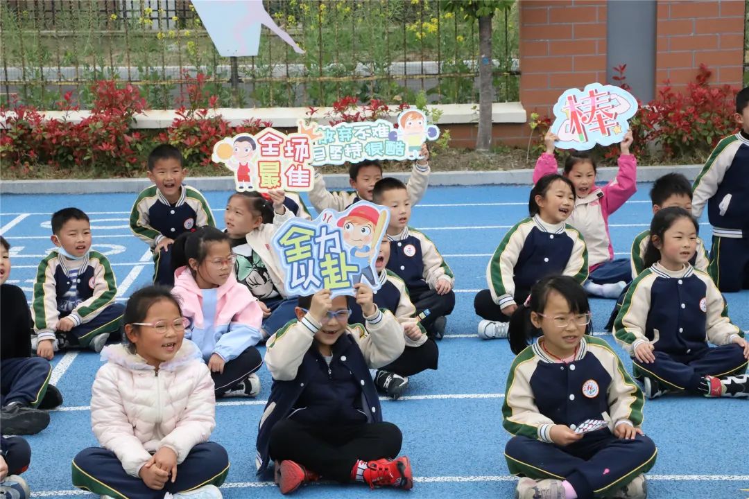 缤纷校园|飞吧，足球！