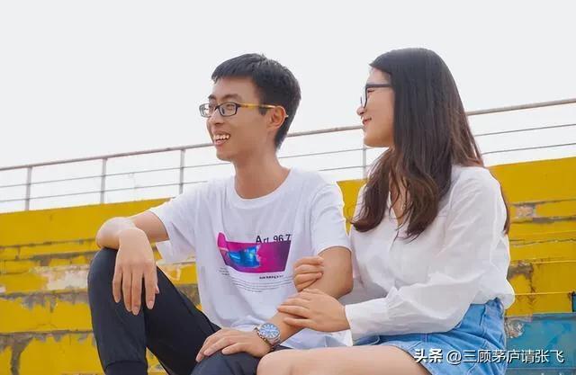 21岁小伙不顾父母反对，向49岁辅导员示爱，不料成就一番美好姻缘