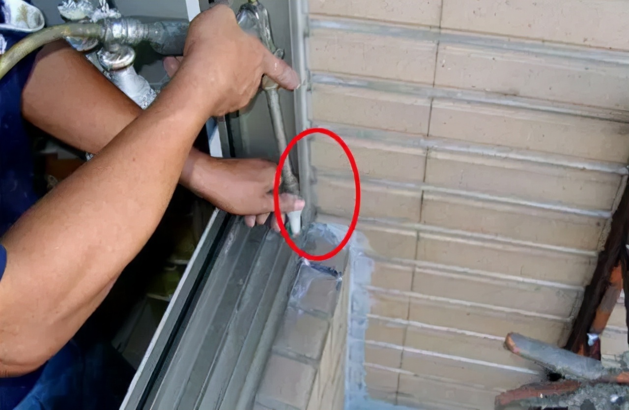 断桥铝门窗填缝用发泡胶还是砂浆,门窗填缝用水泥好还是泡沫填缝剂