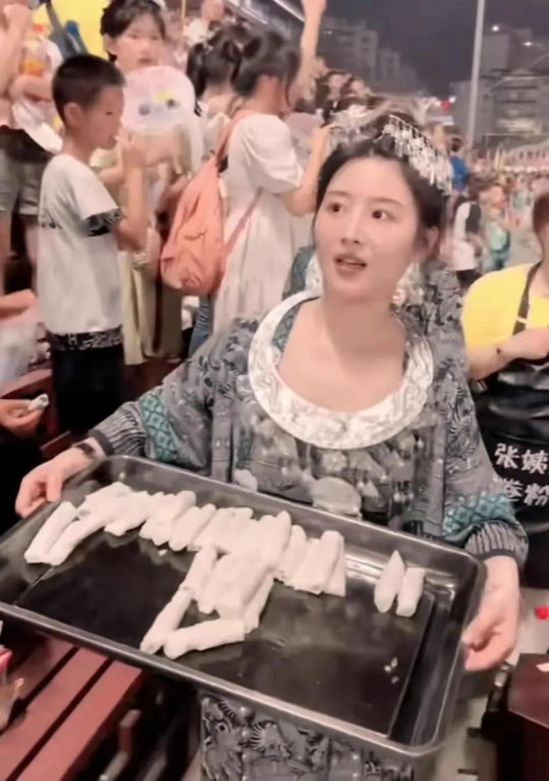 中国足球宝贝惊艳全场,盘点赛场最美的足球宝贝