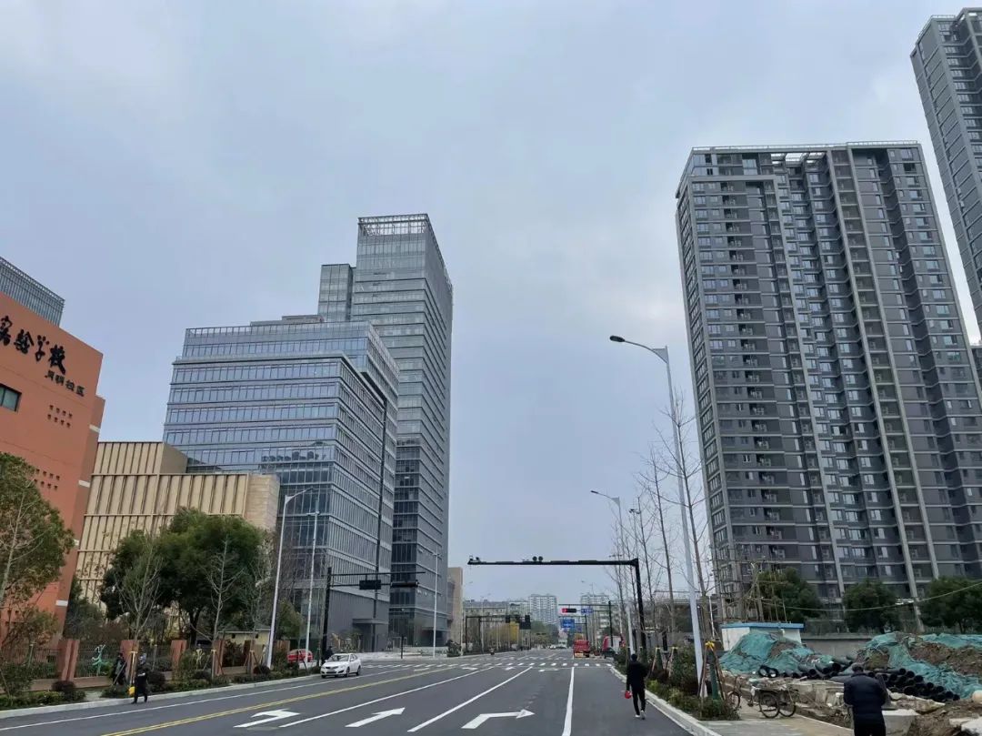 成交带看赶上东方郡彩虹城！滨江第三个“居住高地”呼之欲出？