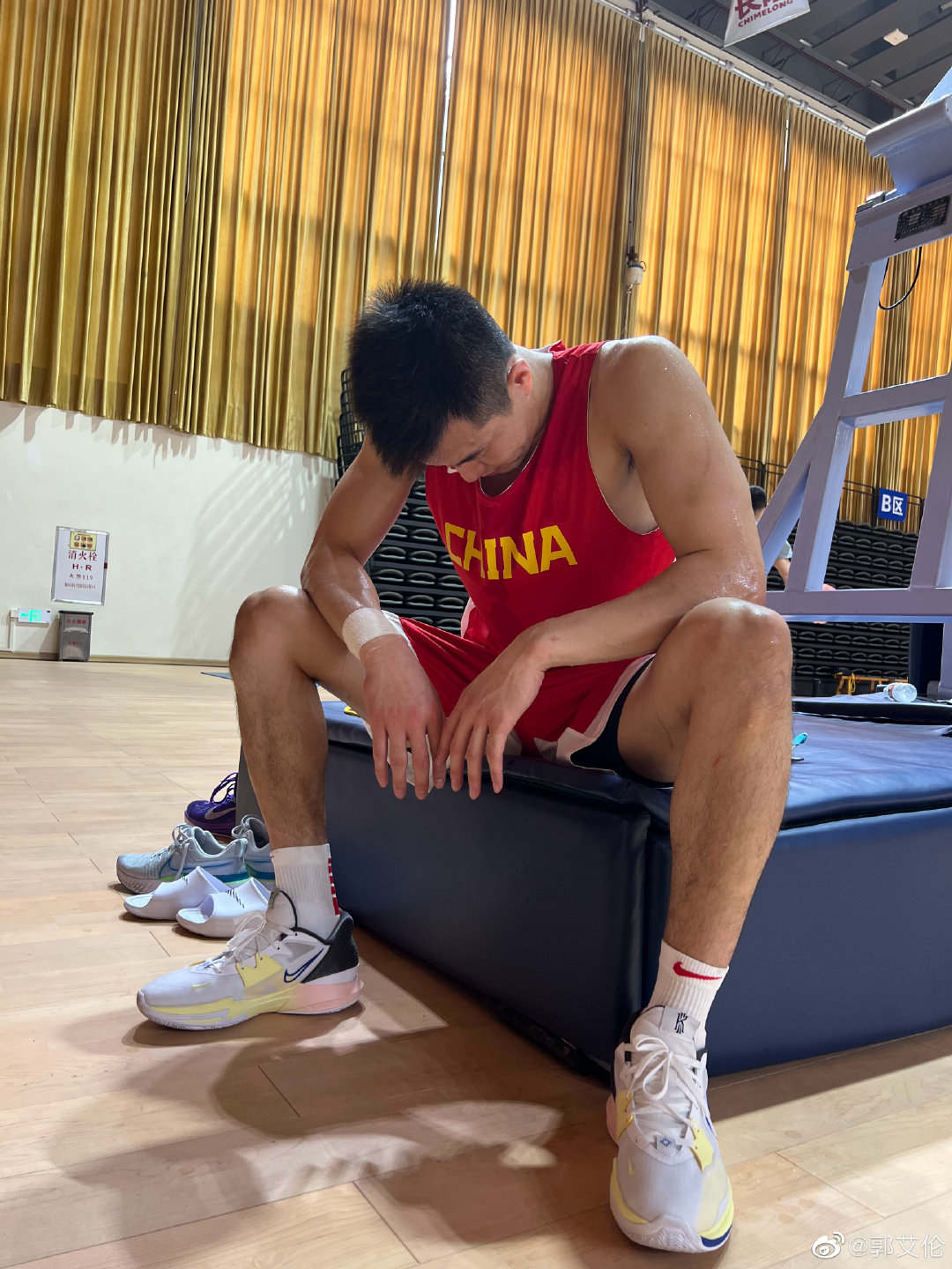 郭艾伦亚洲第一后卫的由来,郭艾伦比赛为什么可以穿aj