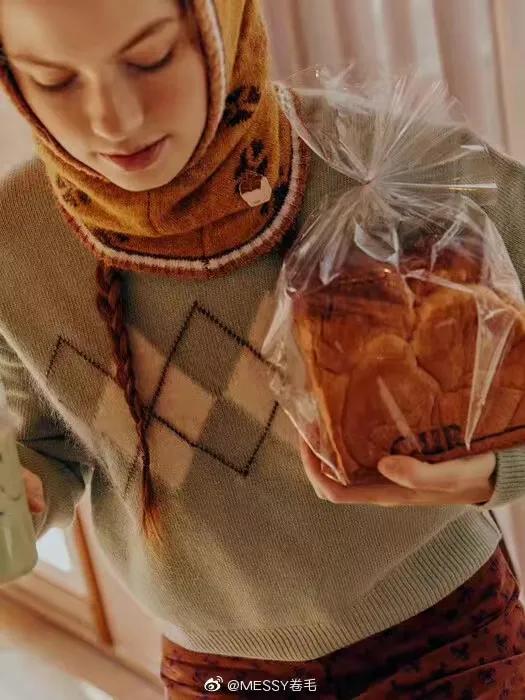 没想到!这3款“奶奶款毛衣”让姑娘们这么上头
