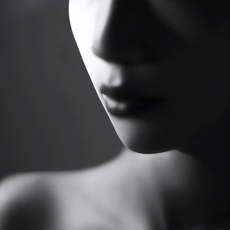 好看的精致头像女人味十足的,有艺术气息的头像唯美女