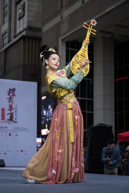 民族特色文化的发展趋势,56个民族里面文化最齐全的有哪些