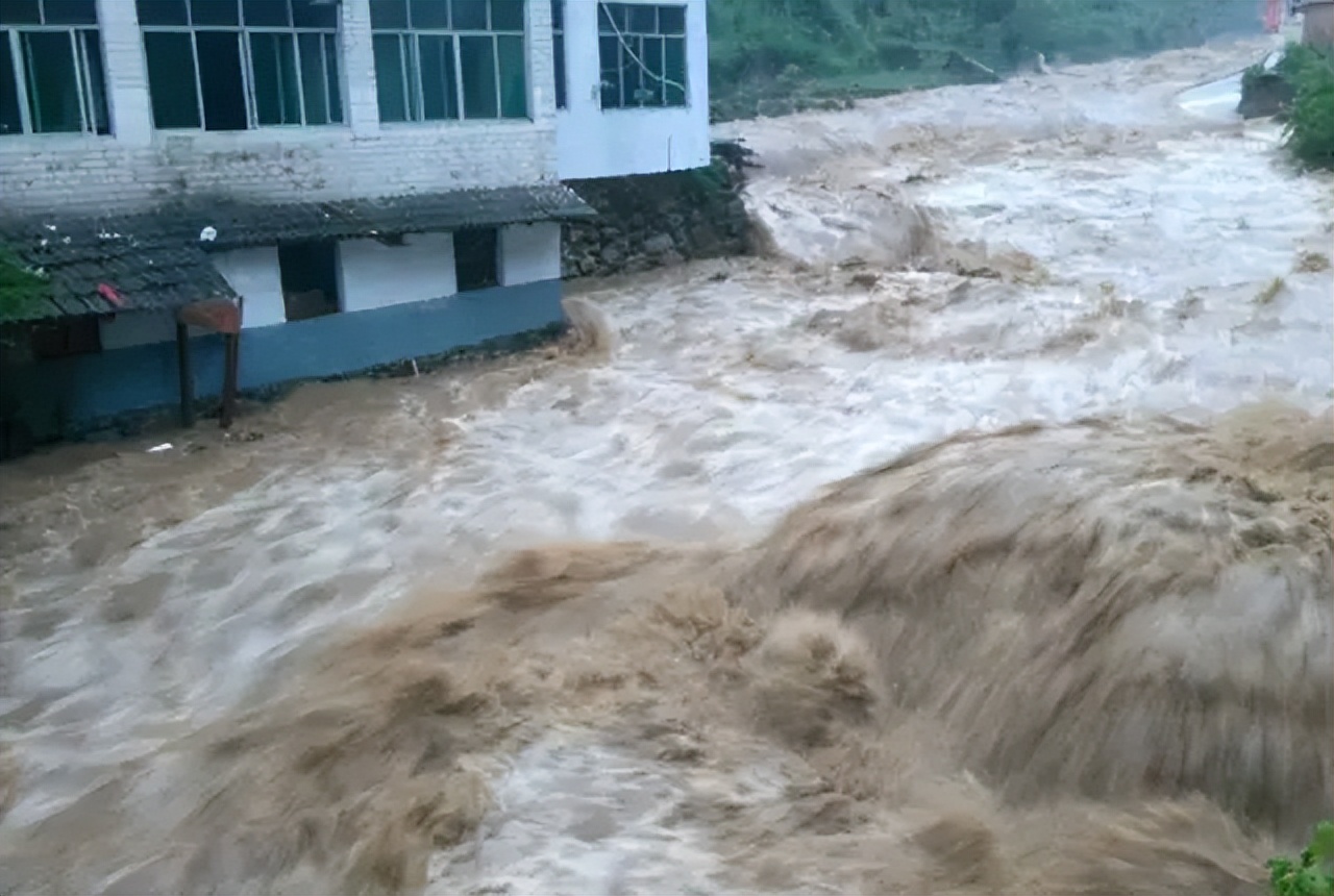 往年智利地震真实现场视频,智利发生地震死了多少人