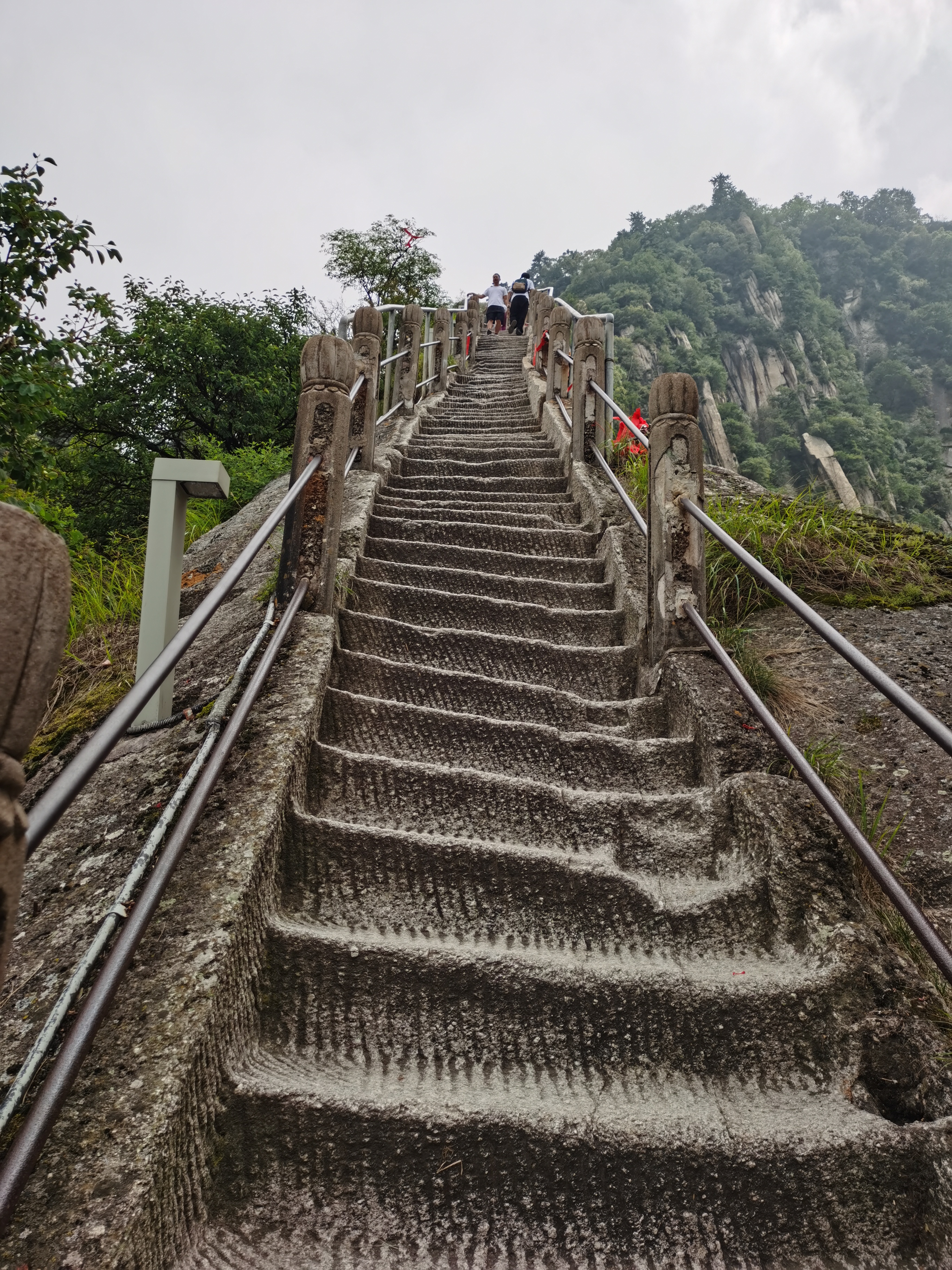 徒步华山悲惨场景,徒步华山要过哪些景观