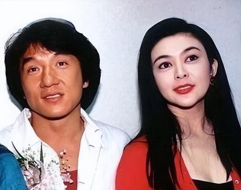 59岁关之琳罕见现身,55岁的关之琳难掩时光痕迹