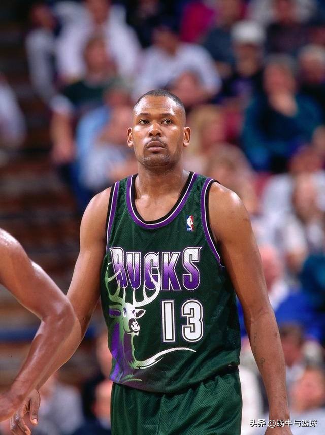 保罗乔治身披13号第一场比赛,乔治13号球衣步行者