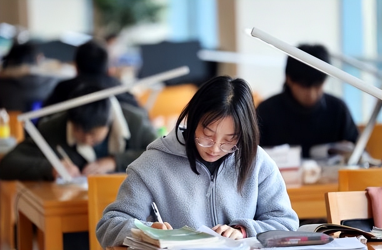 考上专硕和学硕有什么区别,考上研之后和朋友的差距有点大