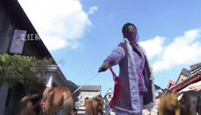 禁忌慾望：深夜影院里的诱惑镜头