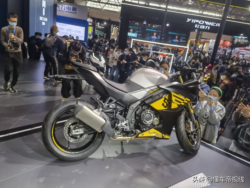 24款无极250rr竞技版落地价,新车29.99万