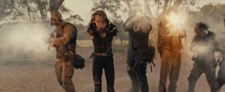 白发老妇在血色中“一夜回春”?通过杀戮释放欲望,只能说太奇葩