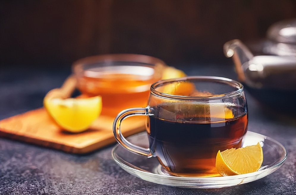 仲夏来袭，建议女性：“不食2饭，常饮4水”，气质优雅显魅力