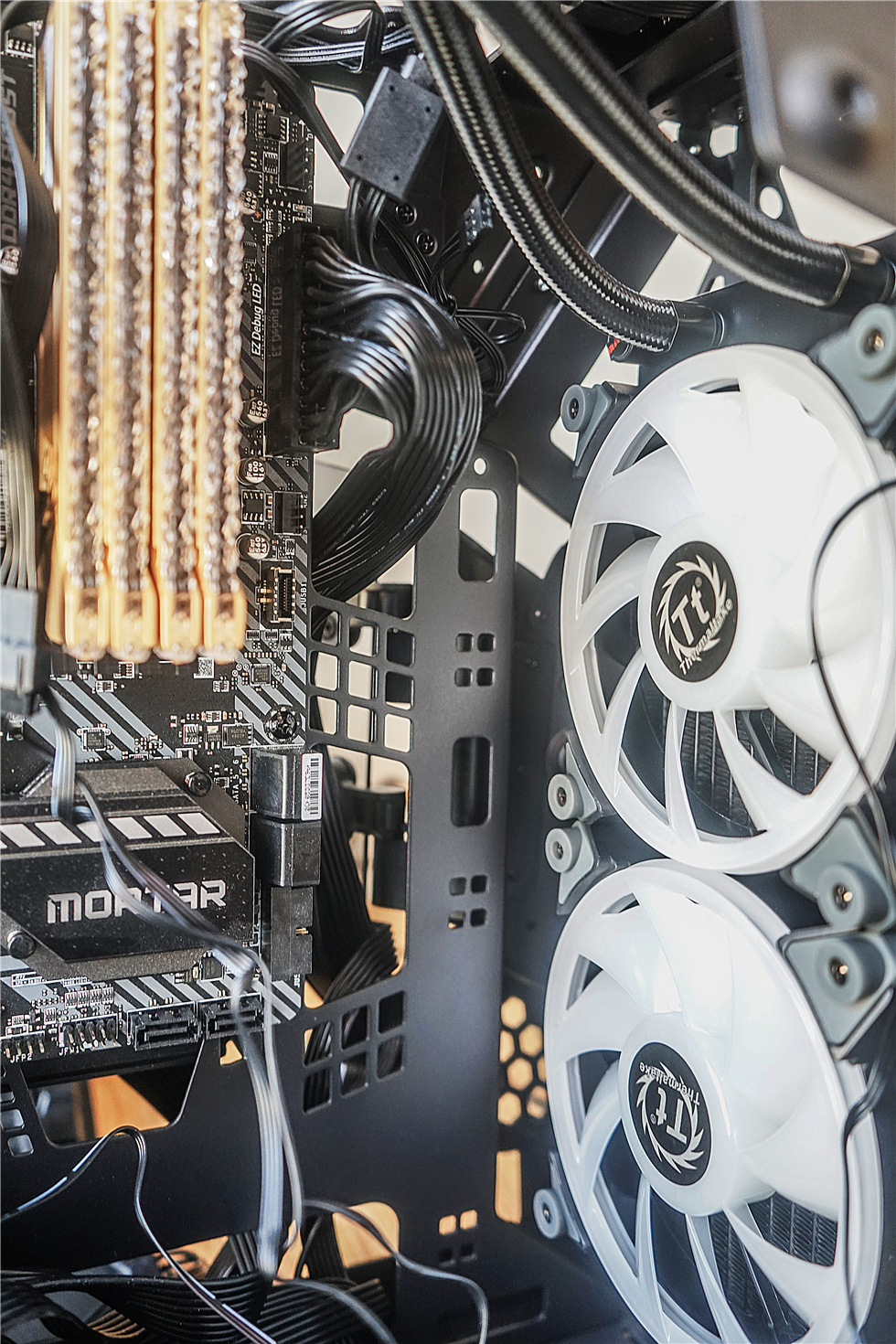 5800X+6600+钢影PF1+飓风S240水冷+阿帕奇机箱的TT半全家桶装机