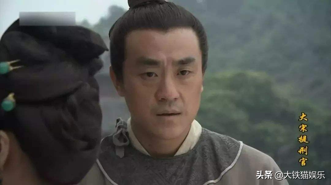 下垂眼袋男明星,眼袋严重的明星