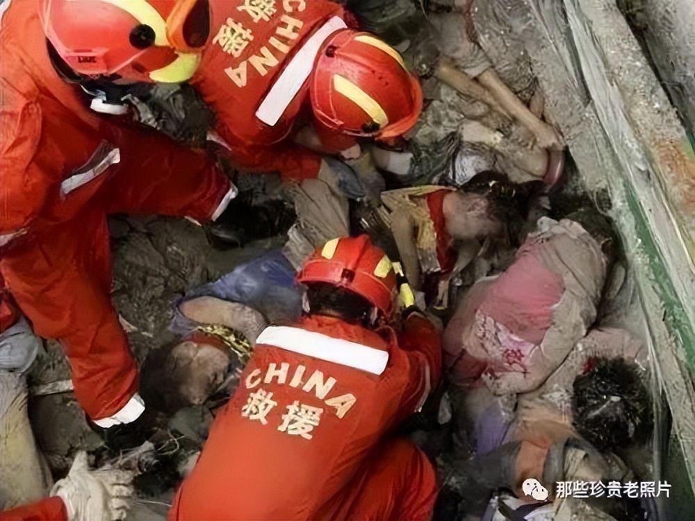 汶川有哪些瞬间让人泪流满面,回首汶川我们依然泪流满面