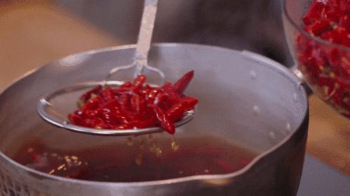 为什么一吃辣的就拉肚子,为什么一吃辣就胃疼拉肚子