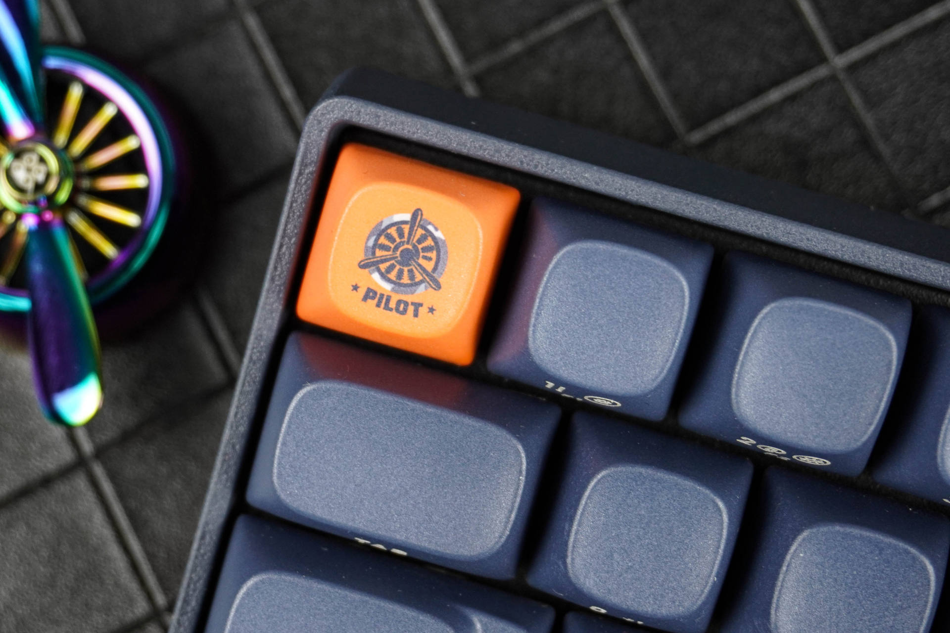 洛斐小翘能发光吗,洛斐小翘手感怎么样