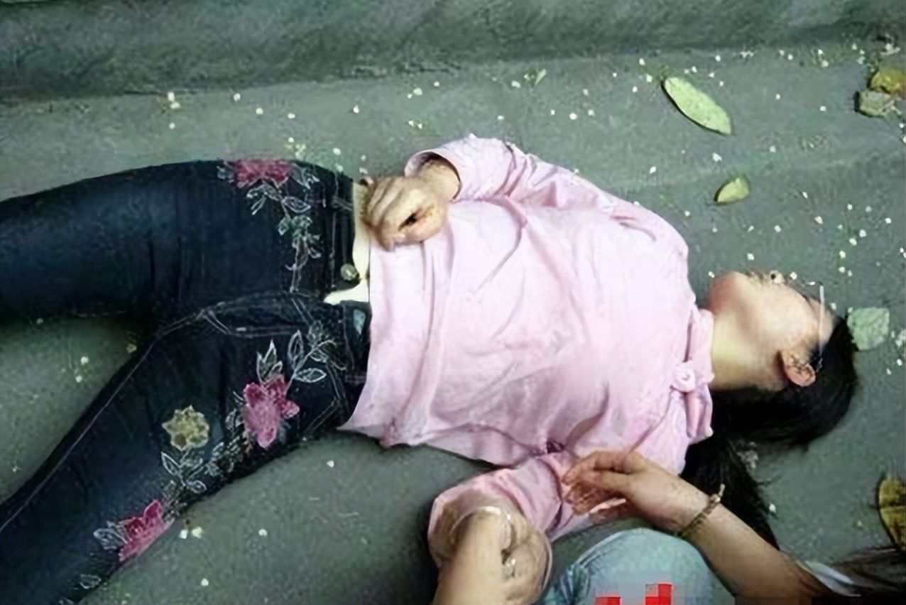 四川一女子遭公公强奸六年，丈夫问：为何一次不反抗一次不报警!