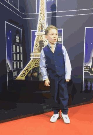 假笑男孩提前祝福视频,假笑男孩命中带苦原图