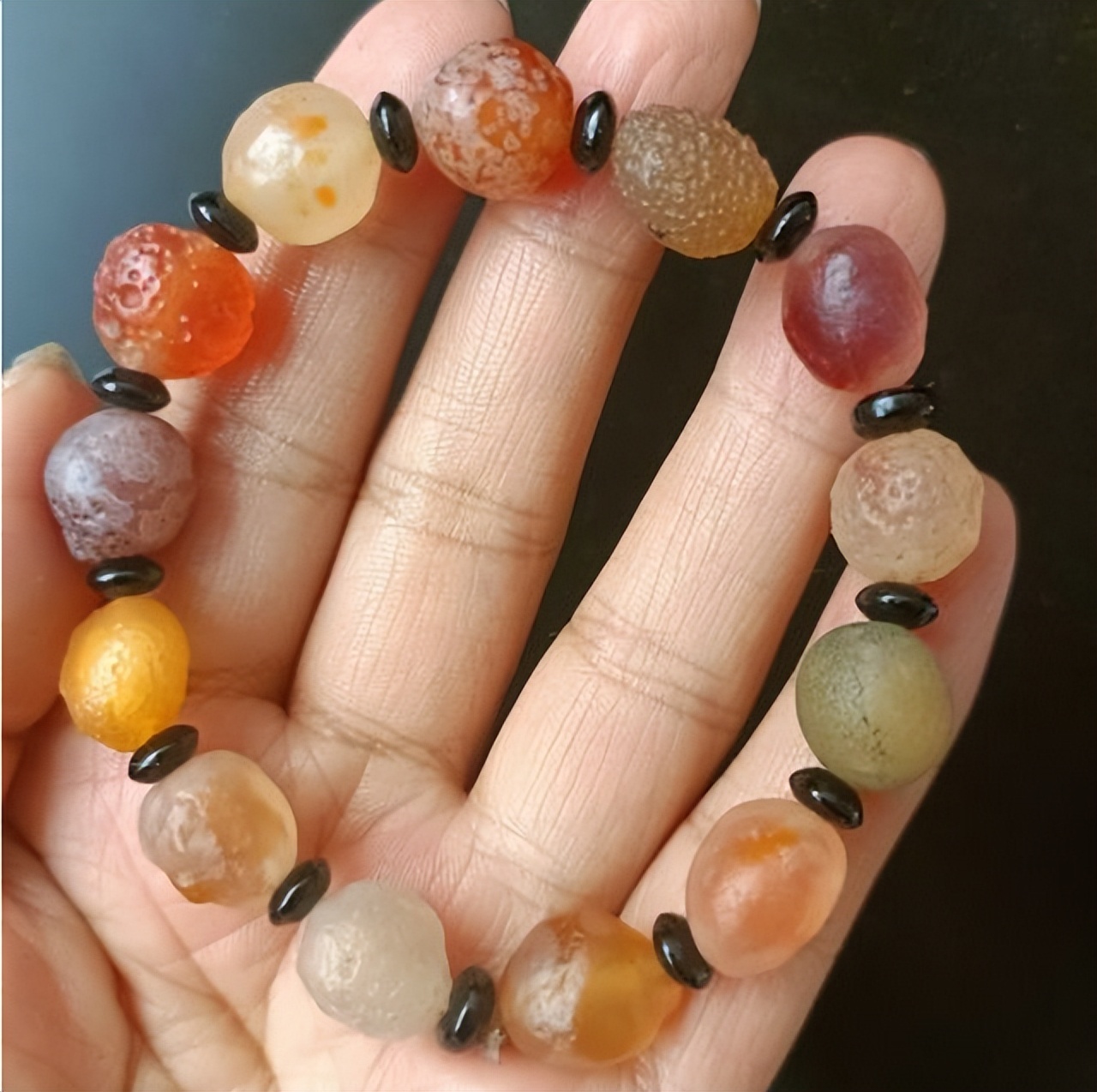 内蒙古五彩石现状,内蒙古湖泊干涸现五彩石