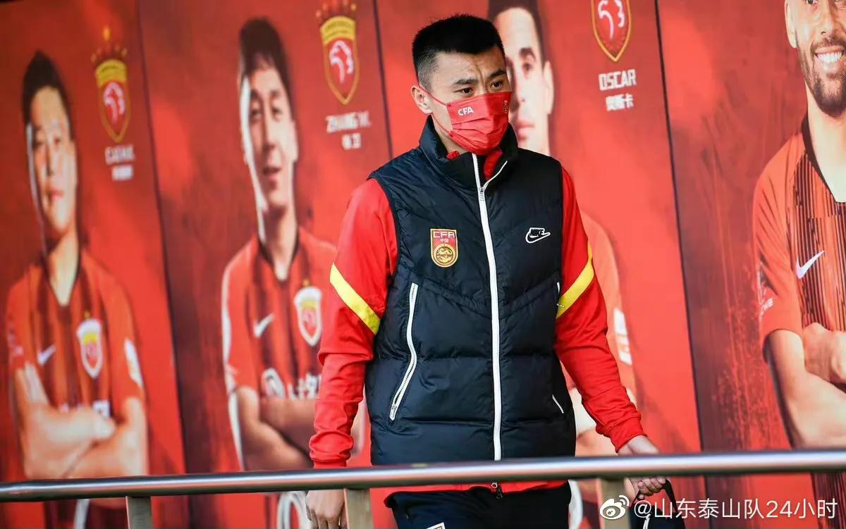 中国国家足球队训练图,利马晒在国家队训练照