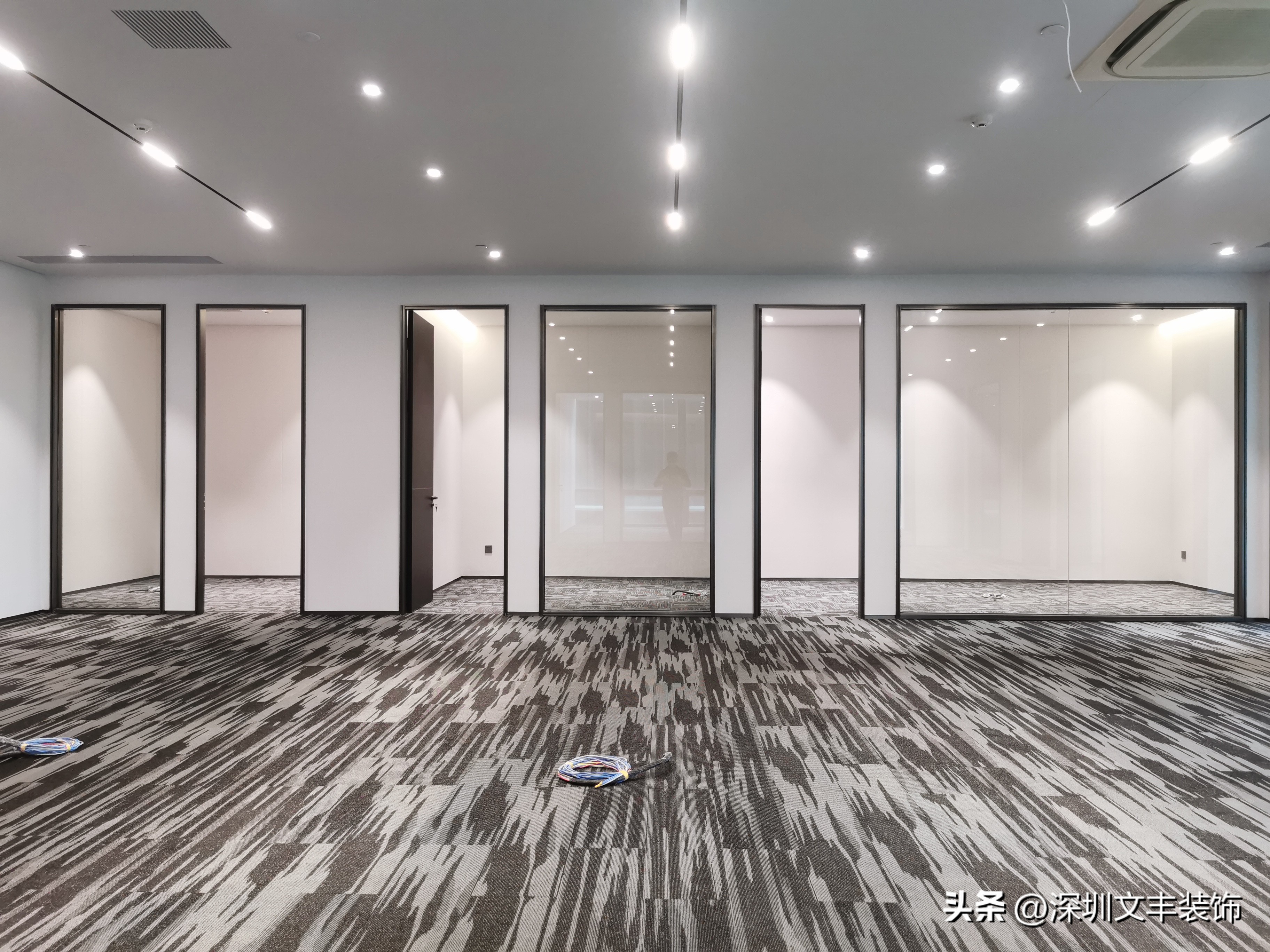 装修地毯的正确铺法,装修过程中地毯哪个阶段铺比较好