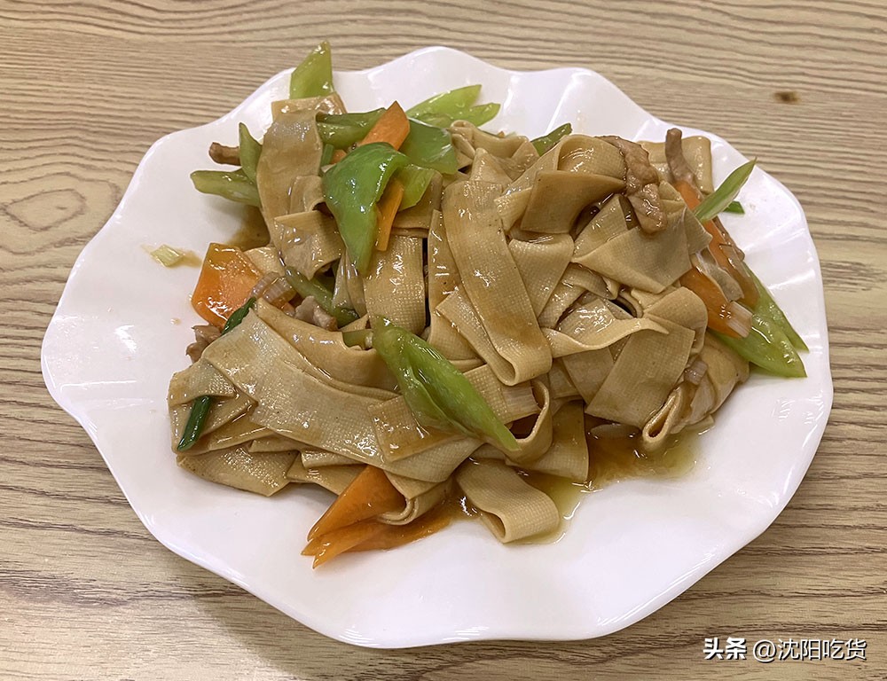 现在的饭店菜量很少价格很贵,现在的餐馆