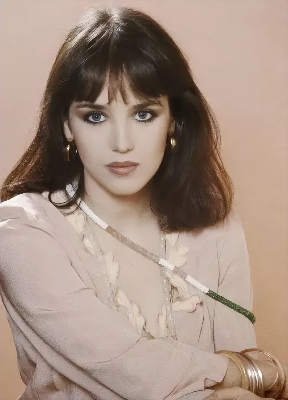 娶了巩俐的雅尔，曾有个漂亮的未婚妻，对方正是法国女神阿佳妮