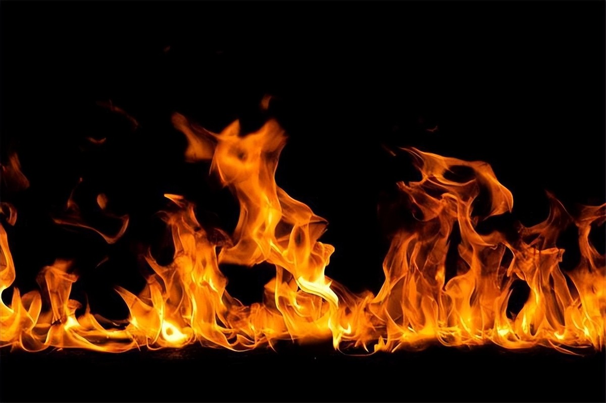 辣条油真实事件,辣条是不是用死人的地沟油做成的