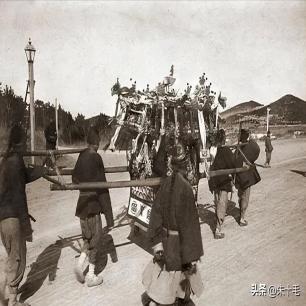 日军抽打伪军,日寇残忍的暴行