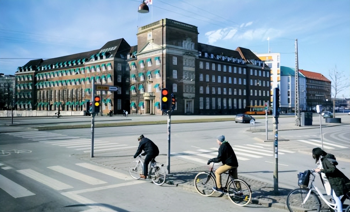 丹麦人月入多少,丹麦人生活很奢侈吗