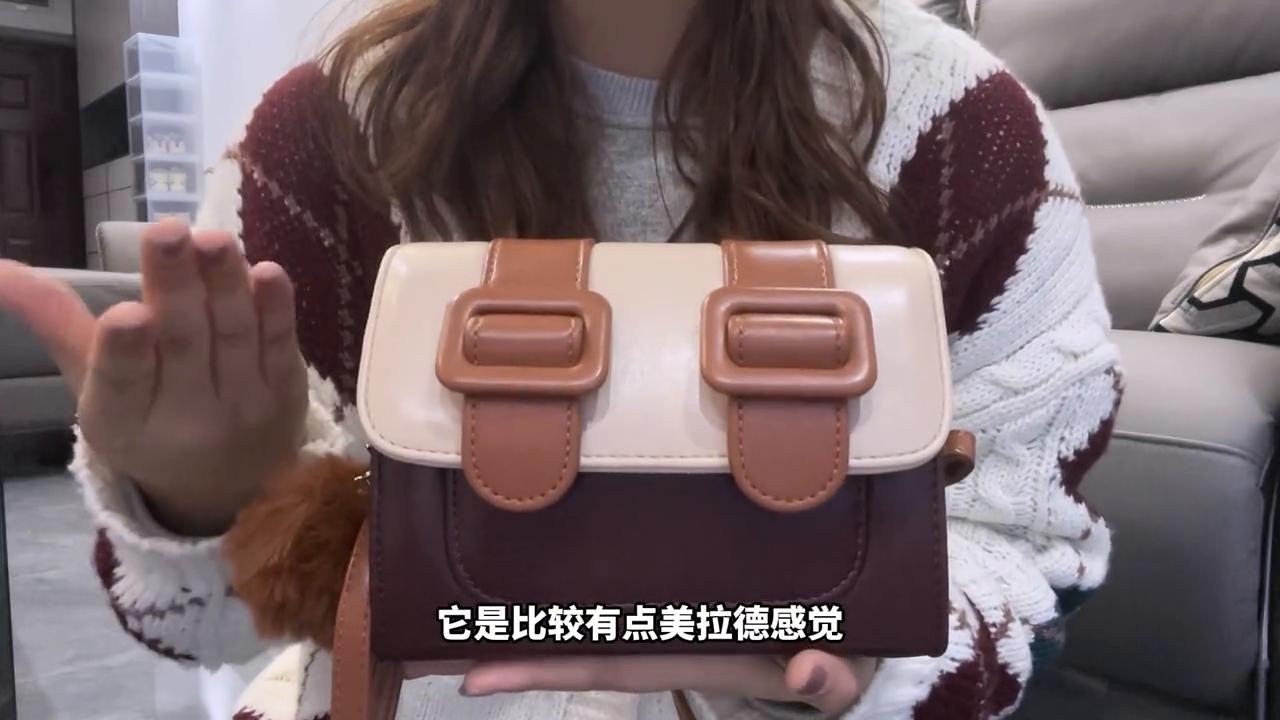 新款剑桥包搭配衣服,经典剑桥包怎么搭衣服