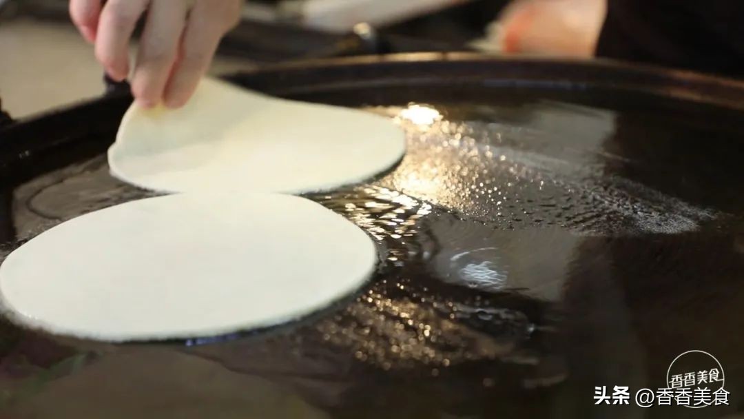 一款一年四季都可以煎烤炸的小吃,藏在小巷子里的人气小吃