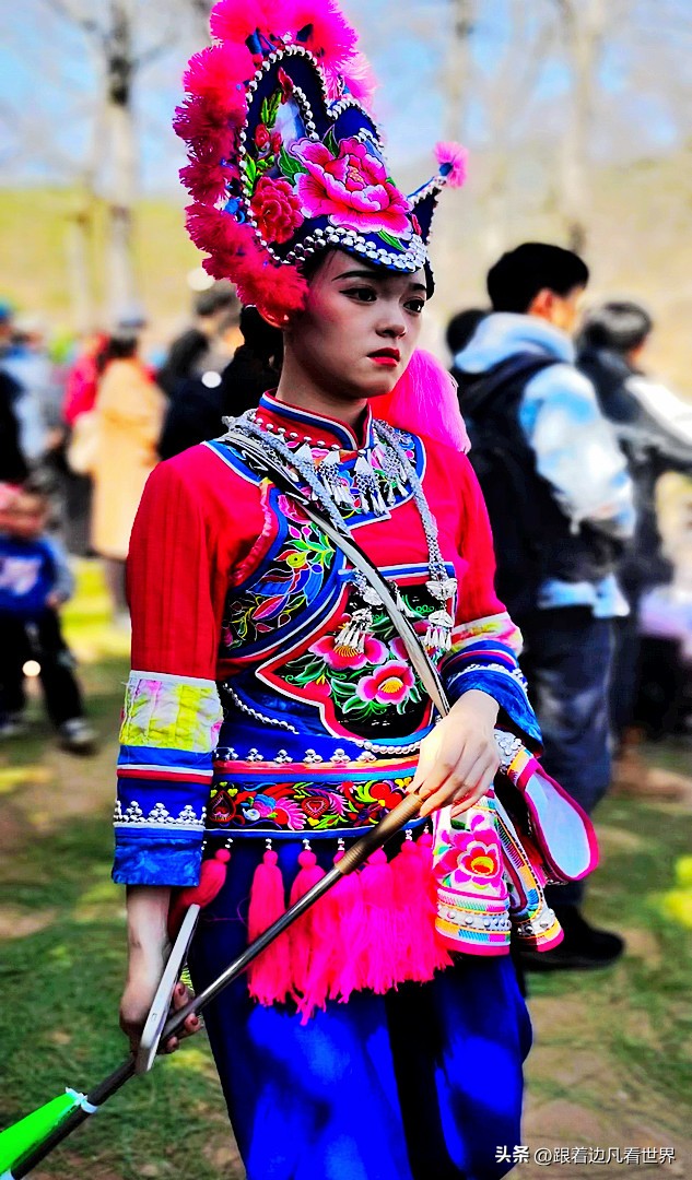 千年彝装，一赛千年“世界最古老的乡村T台”