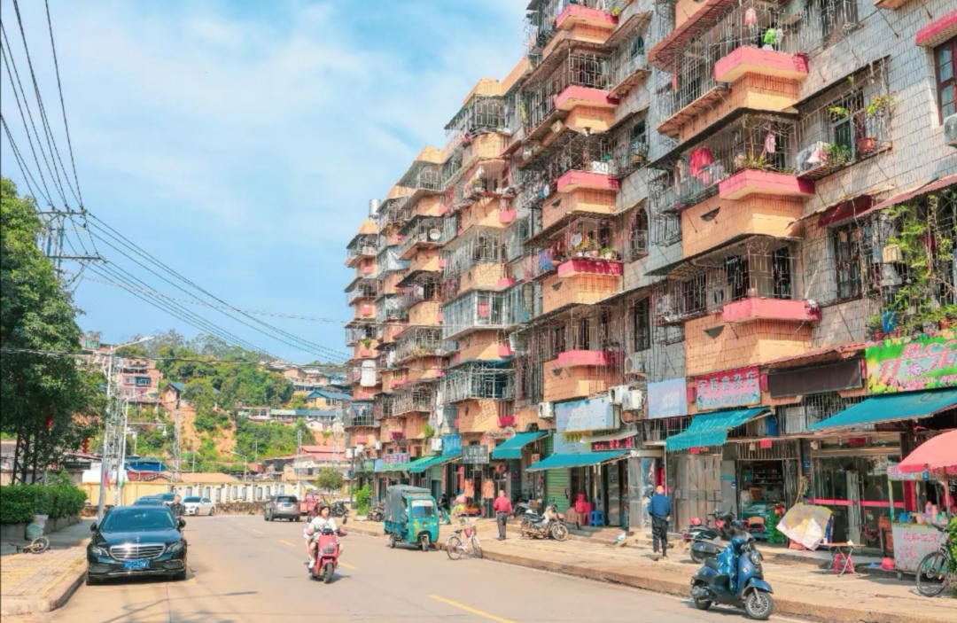 男子花70万买了套房 (男子花1000万买30套房子)