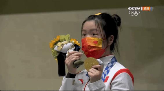 被春节“逼疯”的年轻人，怎么越来越上头了？