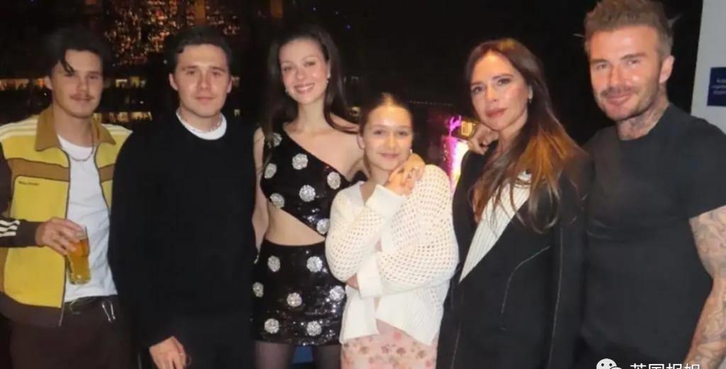 贝嫂狂晒48岁小贝半裸翘臀照，全球网友狂欢：谢嫂子带看男菩萨！