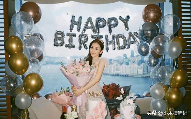 郭富城方媛带女儿买东西,郭富城天王嫂方媛休闲装束