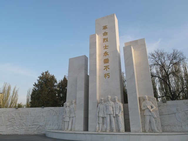 缅怀中华英烈传承红色精神,缅怀先烈致敬英雄清明祭英烈总结