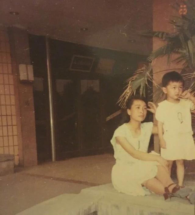 没有颜值没身材周冬雨为何如此红,其貌不扬的周冬雨为什么备受关注